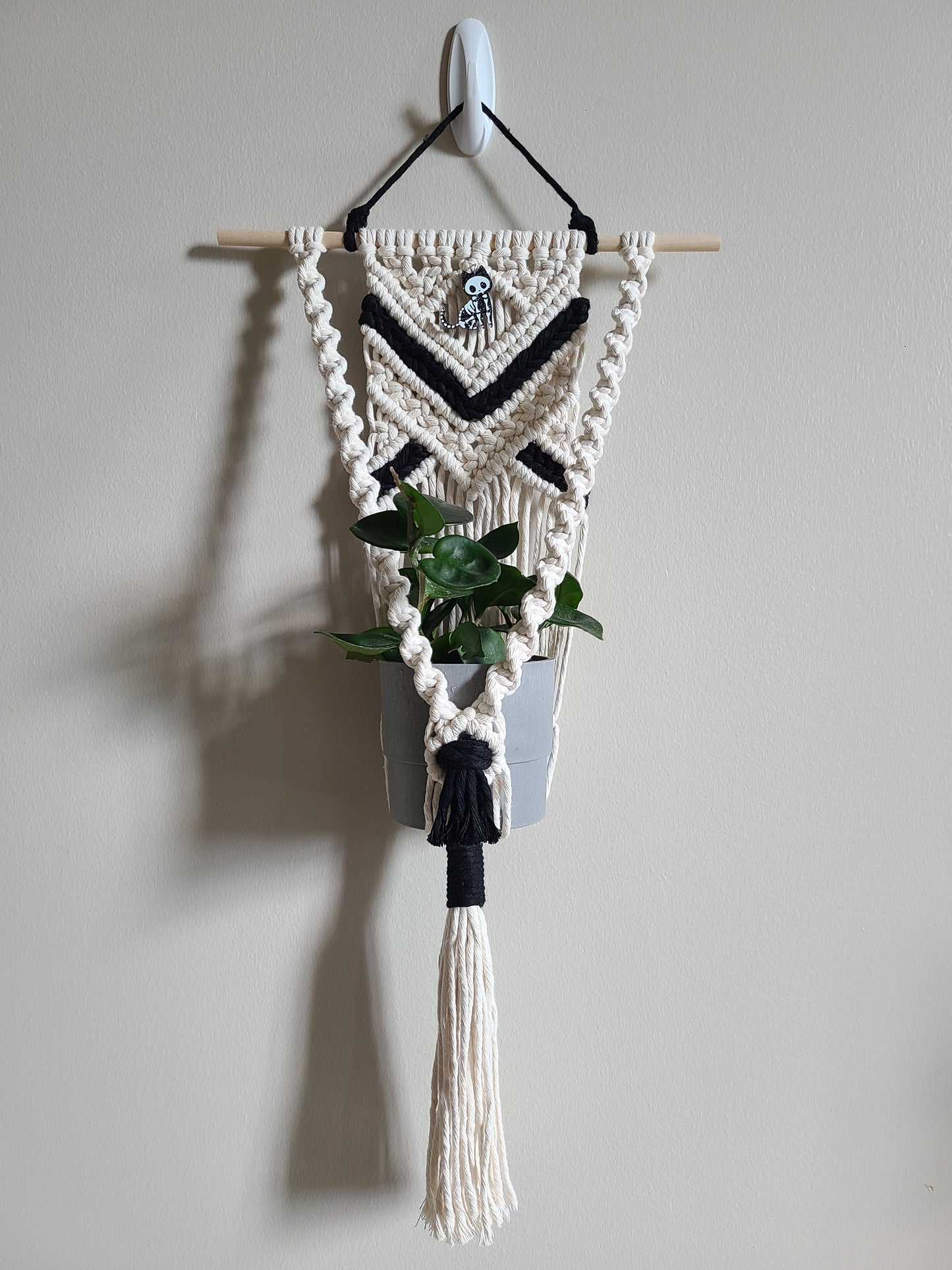Skelekitty Plant Hanger