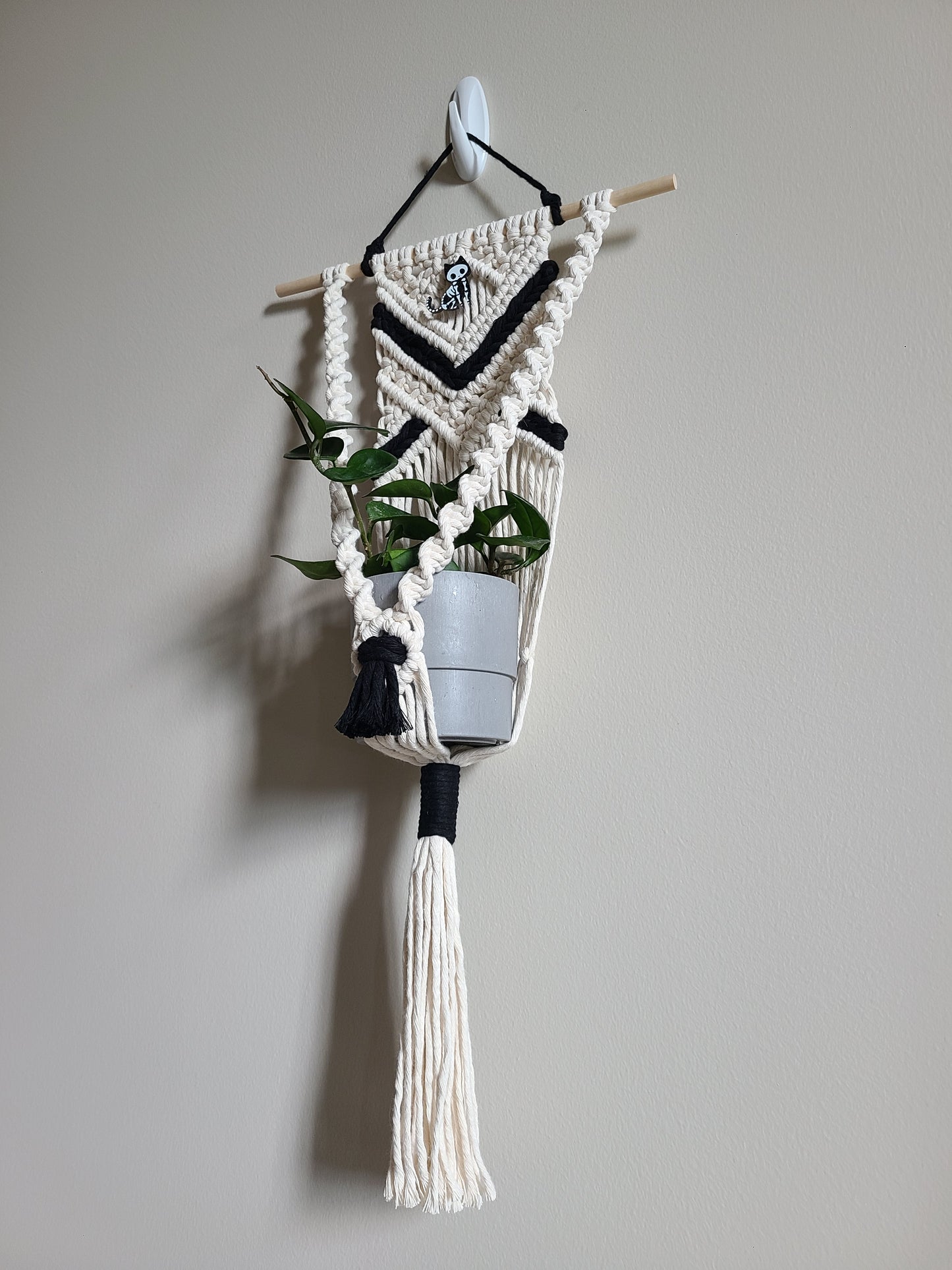 Skelekitty Plant Hanger