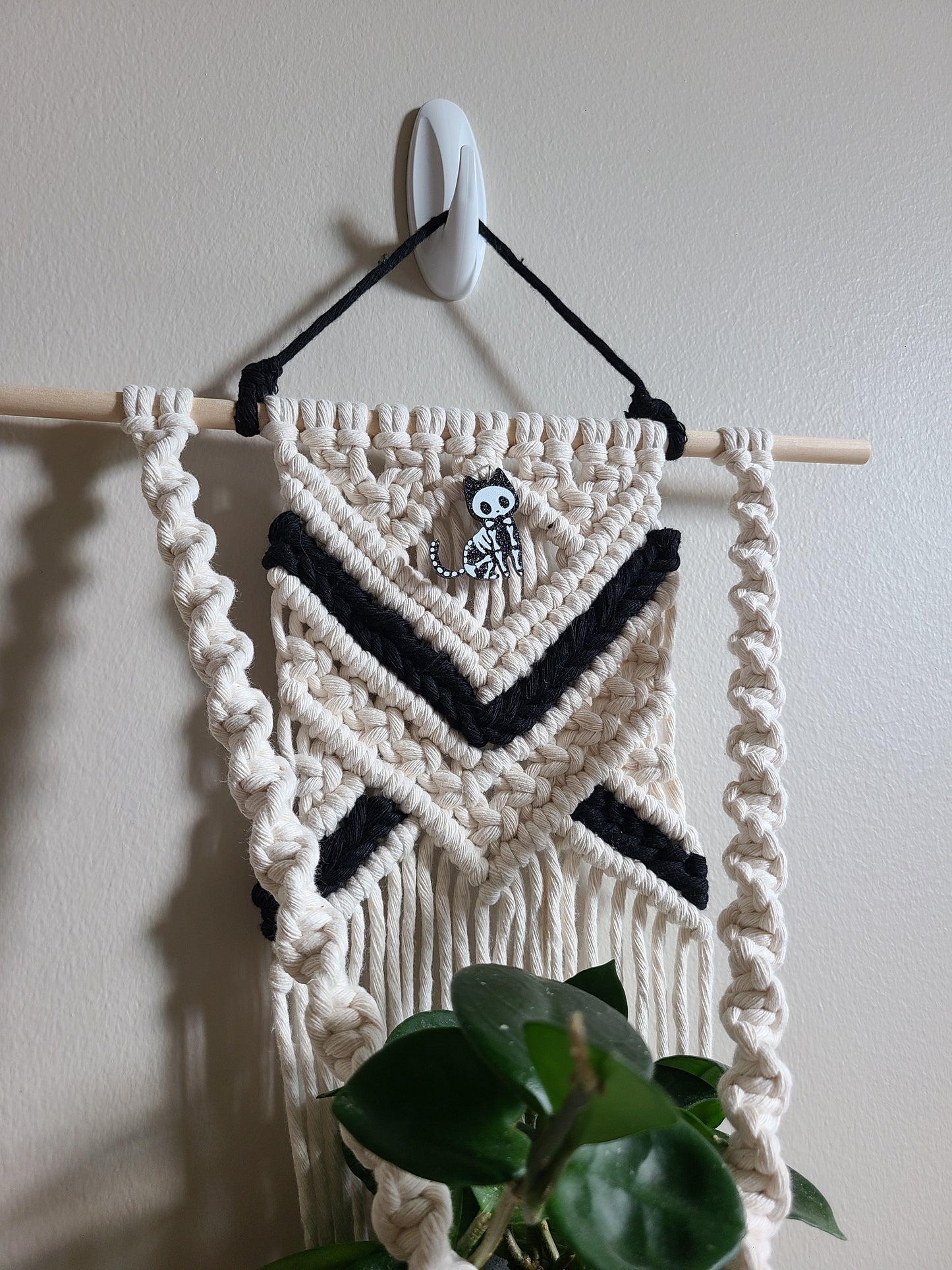 Skelekitty Plant Hanger