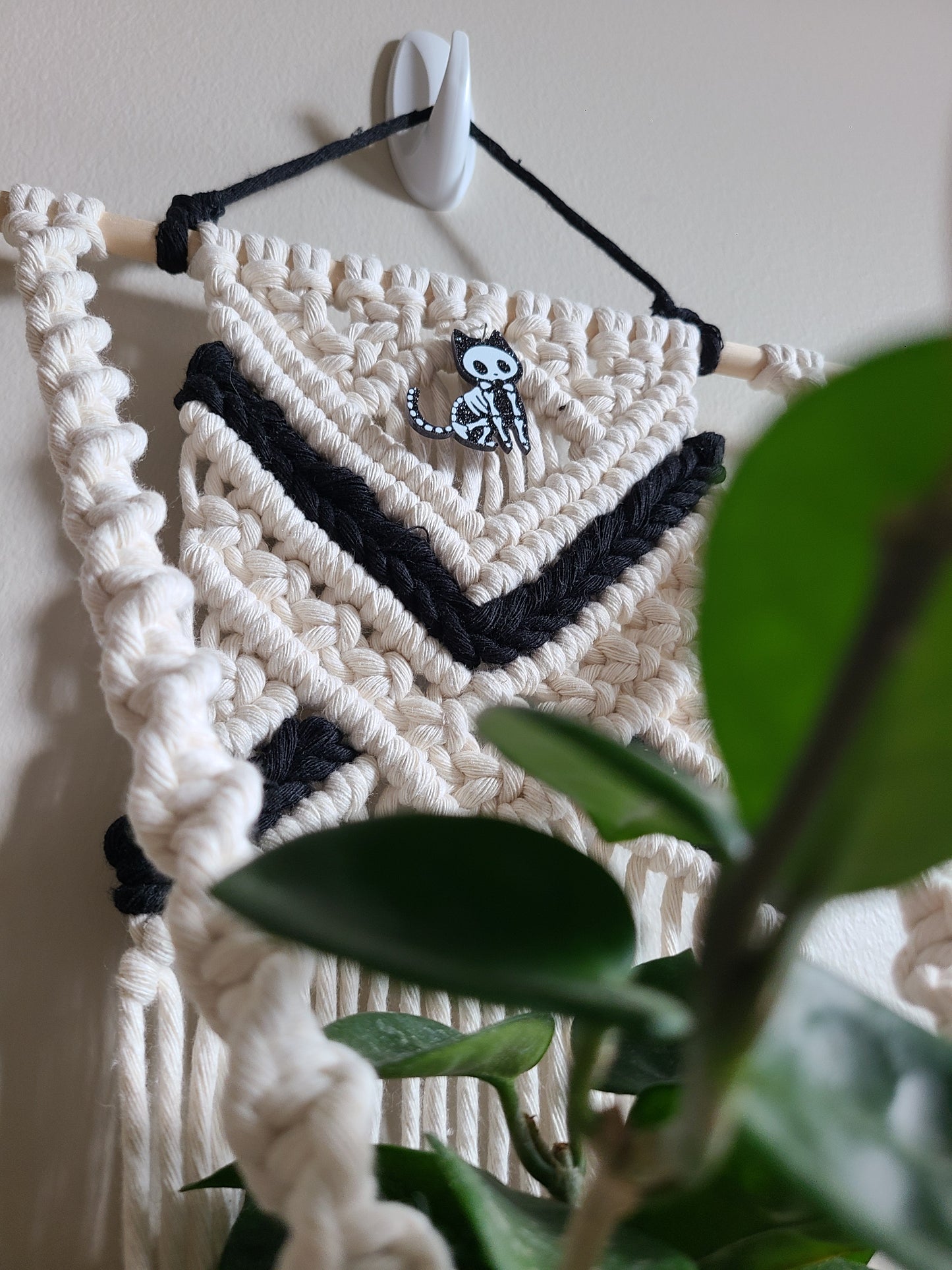 Skelekitty Plant Hanger